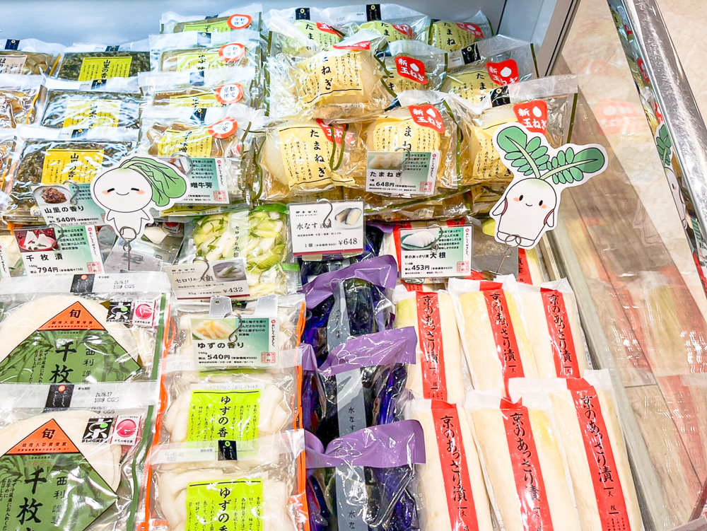 kyoto_nishiri's tweet image. 【ポップアップSHOPのお知らせ📢】

本日より #なんばマルイ Sustainable Daysにて #AMACO SHOPが出店中！

🗓️6/5(水)～6/11(火)
📍なんばマルイ 1階　カレンダリウム

ほんのり甘くてふわふわ！話題の #甘麴熟成食パン や #乳酸発酵ドレッシング 他…もちろん旬の京つけものもご用意しております💁‍♀️