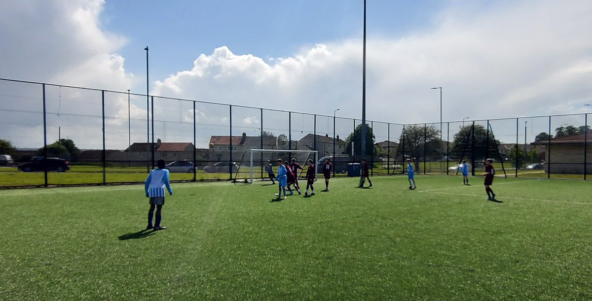 ASGBannerman's tweet photo. #Glasgow NE Primary schools P7 #Football ⚽️  @ComplexStepford 

Great effort, skills and teamwork shown by pupils 
@CaledoniaPri @CranhillP @Garrowhillps @mvpglasgow @sandaigprimary @SunnysidePri @SwintonPrimary 

@PEPASSGlasgow https://t.co/ay2alN8OD7