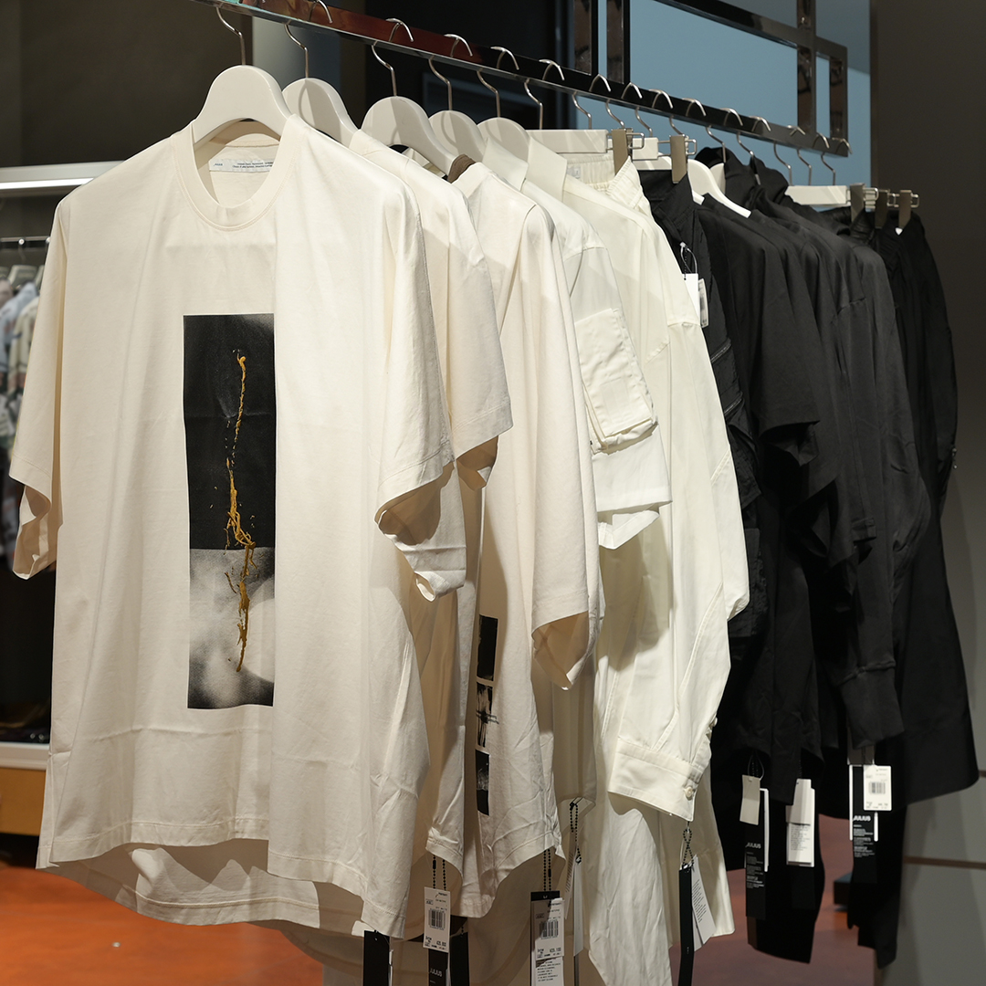 isetanmens's tweet photo. ＜ユリウス＞の2024年プレフォールコレクションが、メンズ館6階 メンズクリエーターズに到着。伊勢丹新宿店限定アイテムも同時発売！🌙
https://t.co/XkW9JpZ2WP
#伊勢丹 #伊勢丹メンズ #メンズ #ファッション #ユリウス #julius_7 https://t.co/3Z0ve3HVbl