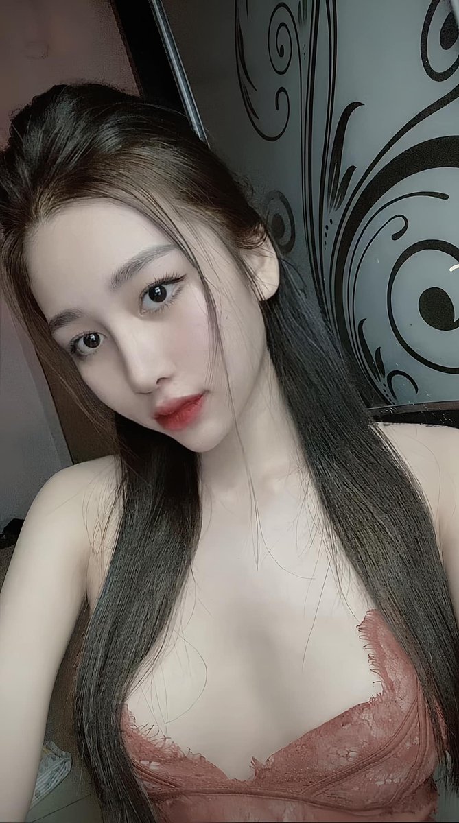 elypagonzacha's tweet photo. Không nhận mình chung tình tuyệt đối
Nhưng không lừa dối quá 100 anh 📷 https://t.co/yikN0fhwZ4