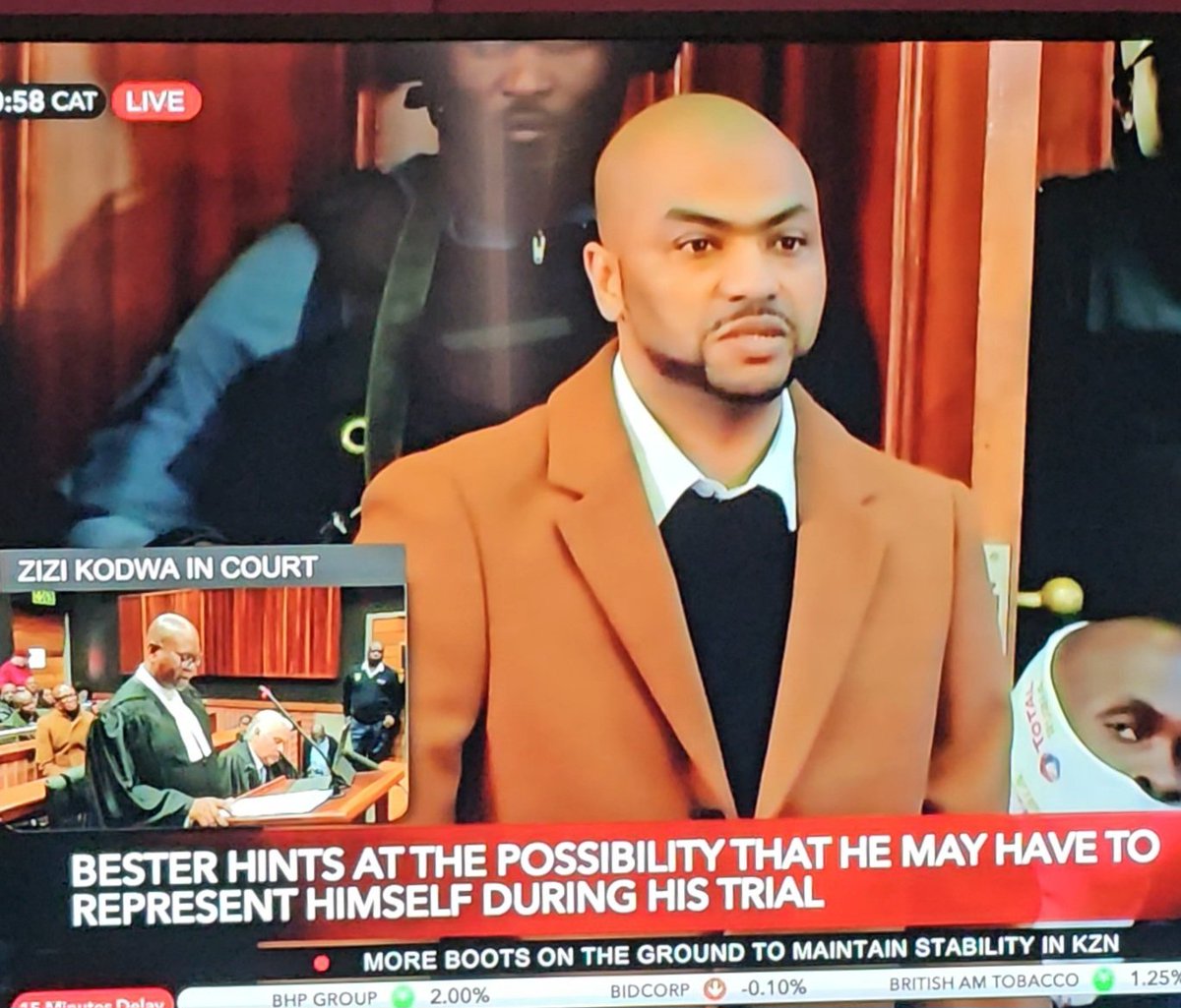 dinykay's tweet photo. At this point, give this man a position in Parliament, Minister of Finance/Electricity or whatever, this man can be anything he wants be, now he's a lawyer!👏👏#ThaboBester https://t.co/u4pCiSOUWr