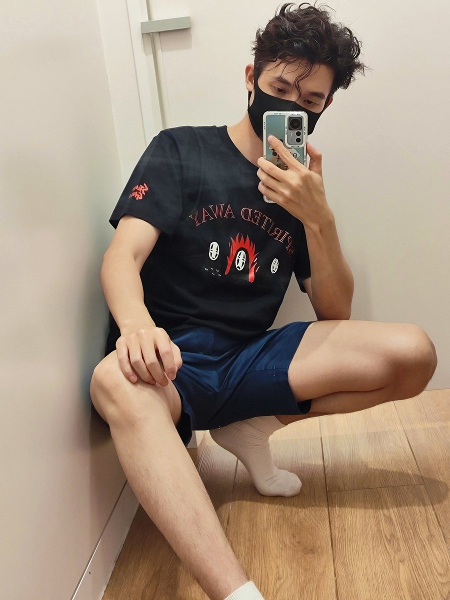 loewen199802's tweet photo. 优衣库联��款
#穿搭 #男生穿搭 #优衣库 
#短袖 #短裤 https://t.co/HyhUSnwfpG