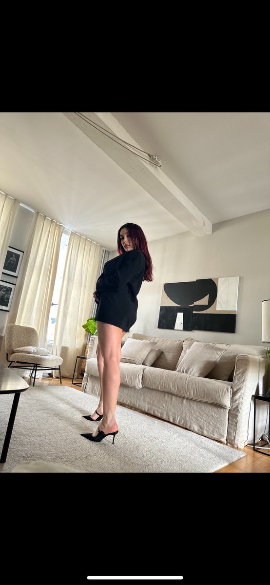 Linaa75's tweet photo. Qui vient retirer cette robe?🫣🥵 https://t.co/ybrWH3Lett