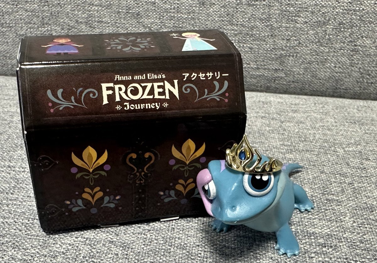 johnnydisney15's tweet photo. エルサヲタさん
ファンタジースプリングスのアナ雪シークレット アクセサリーを買うのです、、
シークレットがエルサの王冠モチーフのリングです、、

サイズ感が可愛すぎる🥺💕 https://t.co/hggmnyD7Q4