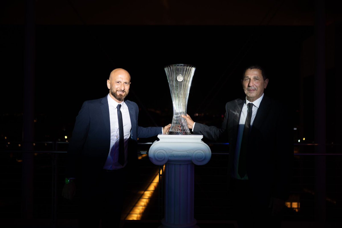 At the #UECLfinal on home soil 🏆🇬🇷

<a href="/dimiPap11/">Dimi Papadopoulos</a> 👏