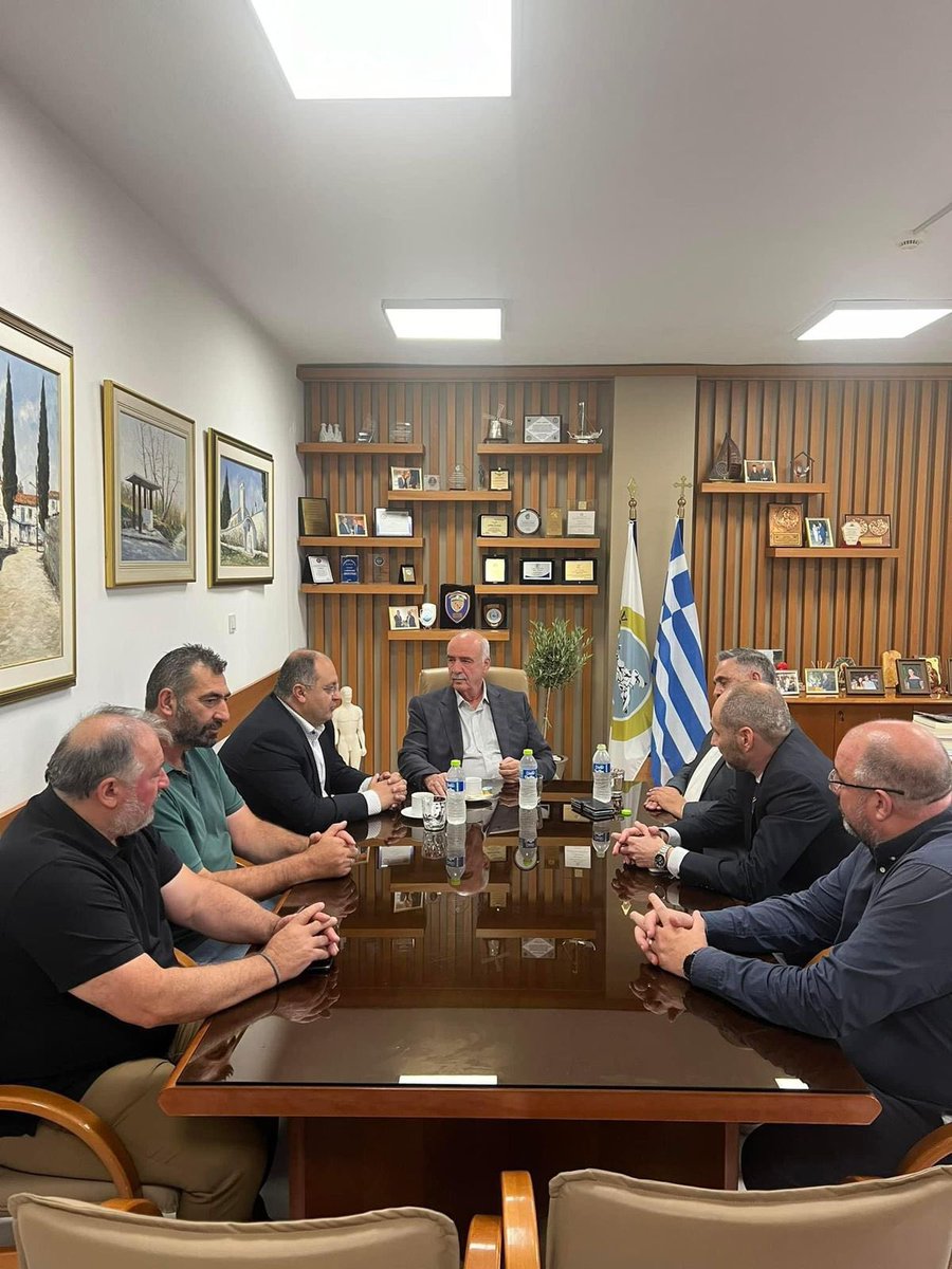 v_meimarakis's tweet photo. Επισκέφθηκα το Δημαρχείο Κιλκίς και συναντήθηκα με τον Δήμαρχο Δημήτρη Κυριακίδη και μέλη του Δημοτικού Συμβουλίου. Συζητήσαμε για την ανάγκη και τις δυνατότητες ενισχυμένης συνεργασίας μεταξύ τοπικής αυτοδιοίκησης και Ευρωπαϊκής Ένωσης.
#ΣταυρόΣτονΜΕΪΜΑΡΑΚΗ https://t.co/4EFRXRtR0O