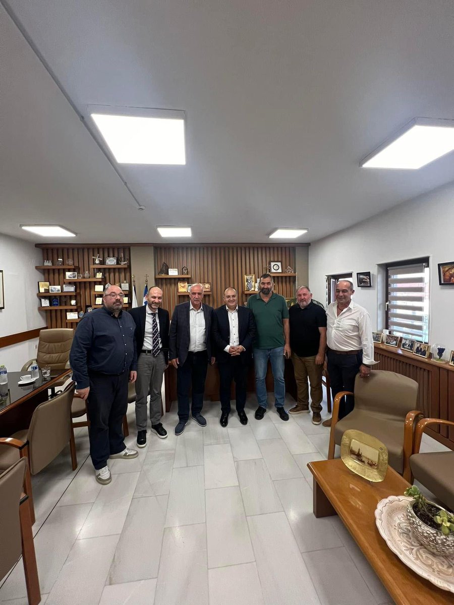 v_meimarakis's tweet photo. Επισκέφθηκα το Δημαρχείο Κιλκίς και συναντήθηκα με τον Δήμαρχο Δημήτρη Κυριακίδη και μέλη του Δημοτικού Συμβουλίου. Συζητήσαμε για την ανάγκη και τις δυνατότητες ενισχυμένης συνεργασίας μεταξύ τοπικής αυτοδιοίκησης και Ευρωπαϊκής Ένωσης.
#ΣταυρόΣτονΜΕΪΜΑΡΑΚΗ https://t.co/4EFRXRtR0O