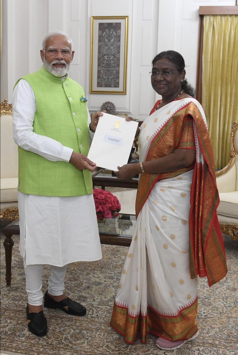 ammishraa's tweet image. BREAKING: नरेंद्र मोदी ने प्रधानमंत्री पद से दिया इस्तीफा, राष्ट्रपति मुर्मू ने किया स्वीकार  #narendramodi #pmmodi #modiresignation #droupadimurmu #bjp #nda #BreakingNews‌