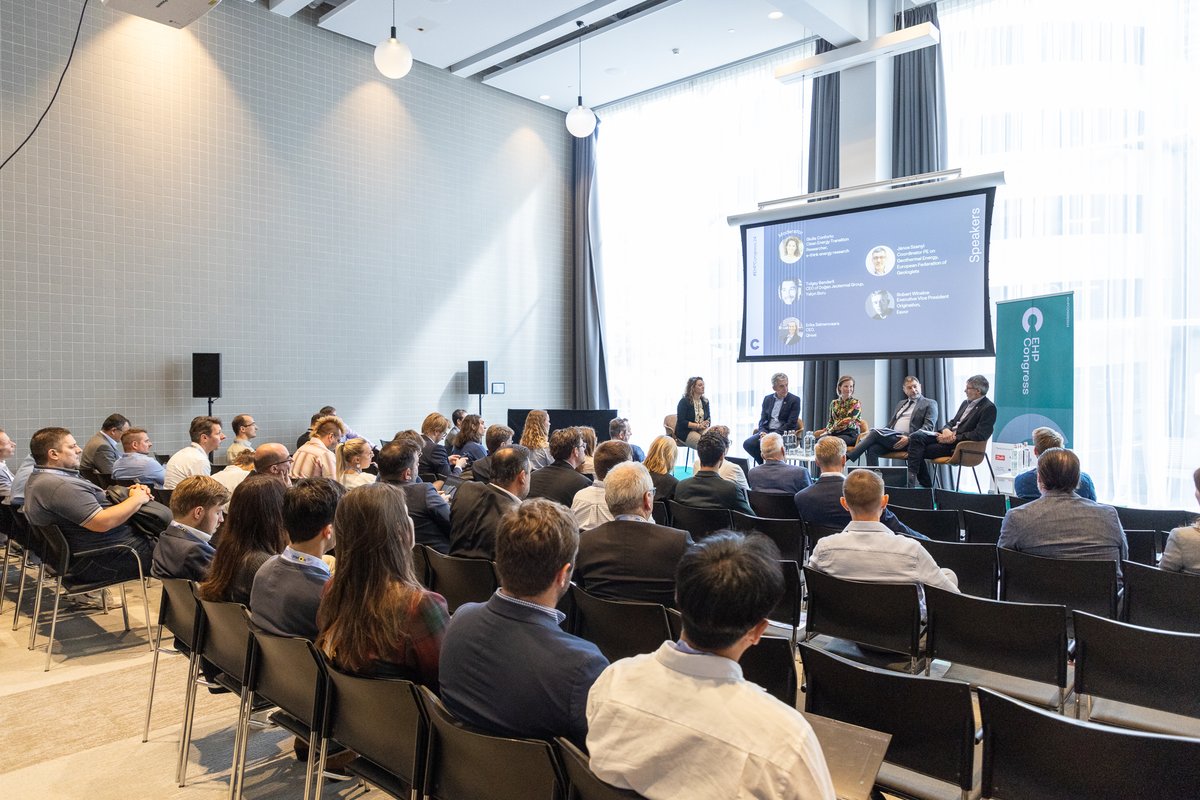 #DYK #geothermal can cover 2⃣5⃣% of EU #heating &amp; #cooling needs by 2035?😱

Robert Winsloe (<a href="/Eavor/">Eavor Technologies Inc.</a>) says, #geothermal is everywhere!

Already 400 geothermal #DHC operate in Europe &amp; 300 developing.

DHC can tap the full potential of the #heat beneath our #feet!👟

#EHPCongress24