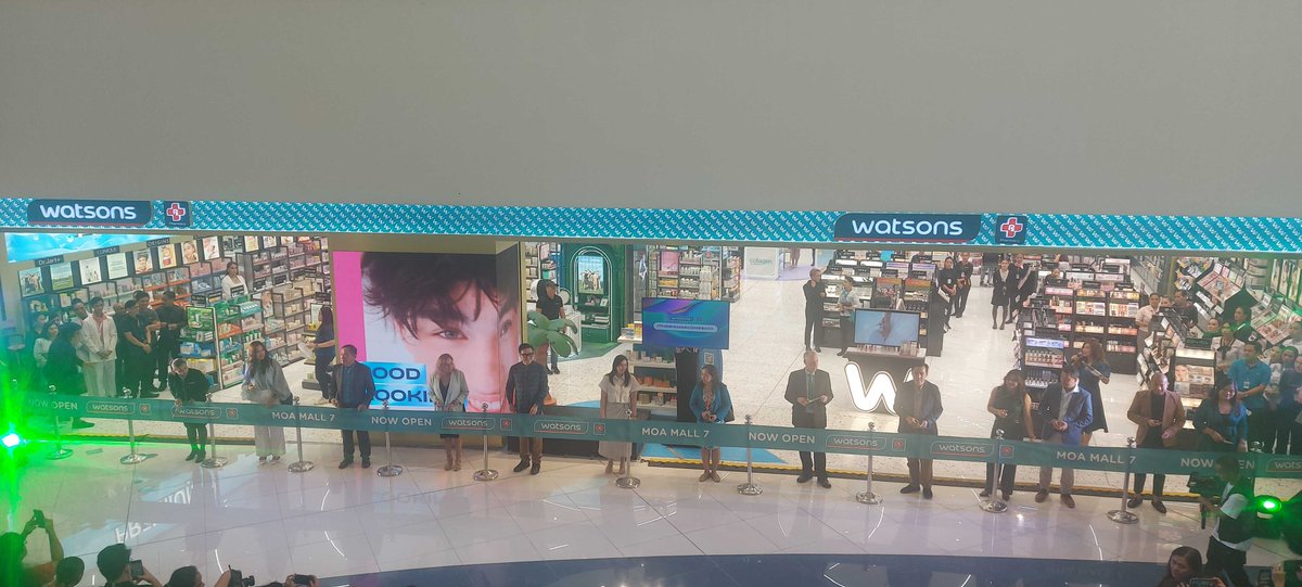 PhilstarNews's tweet photo. Socialite-YouTuber Small Laude launches new skincare line Small Steps Skin at Watsons' new store opening in SM Mall of Asia earlier today.
#TheBigComeback #WatsonsPH | via https://t.co/tNUZ81OADG Bernardo https://t.co/PKExEBnDFW