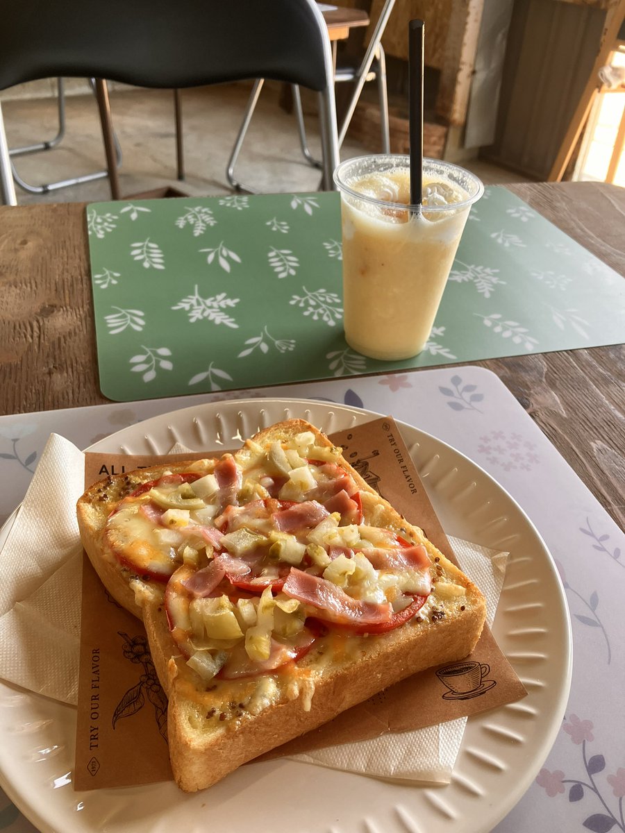 217kaDuki31's tweet photo. グルテンフリー気になって来て…といいながら、パン食べてる。トマトずくし🍅トーストだもの。 https://t.co/nn8NrXHFeh