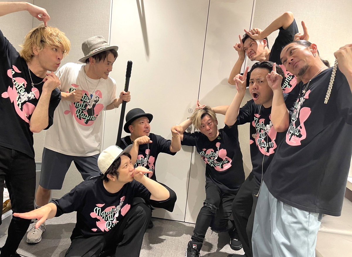 TomokiKiuchi's tweet photo. 5/31 ナオト・インティライミ岡山公演
シンクマスター
マスカーットきびだんご♬
ハレの国岡山なので、サインも🖐わかりますかね?笑
集合写真はキジを仰せつかりました🦆
#ナオト・インティライミ
#syncmaster https://t.co/a9EmJm7jEg