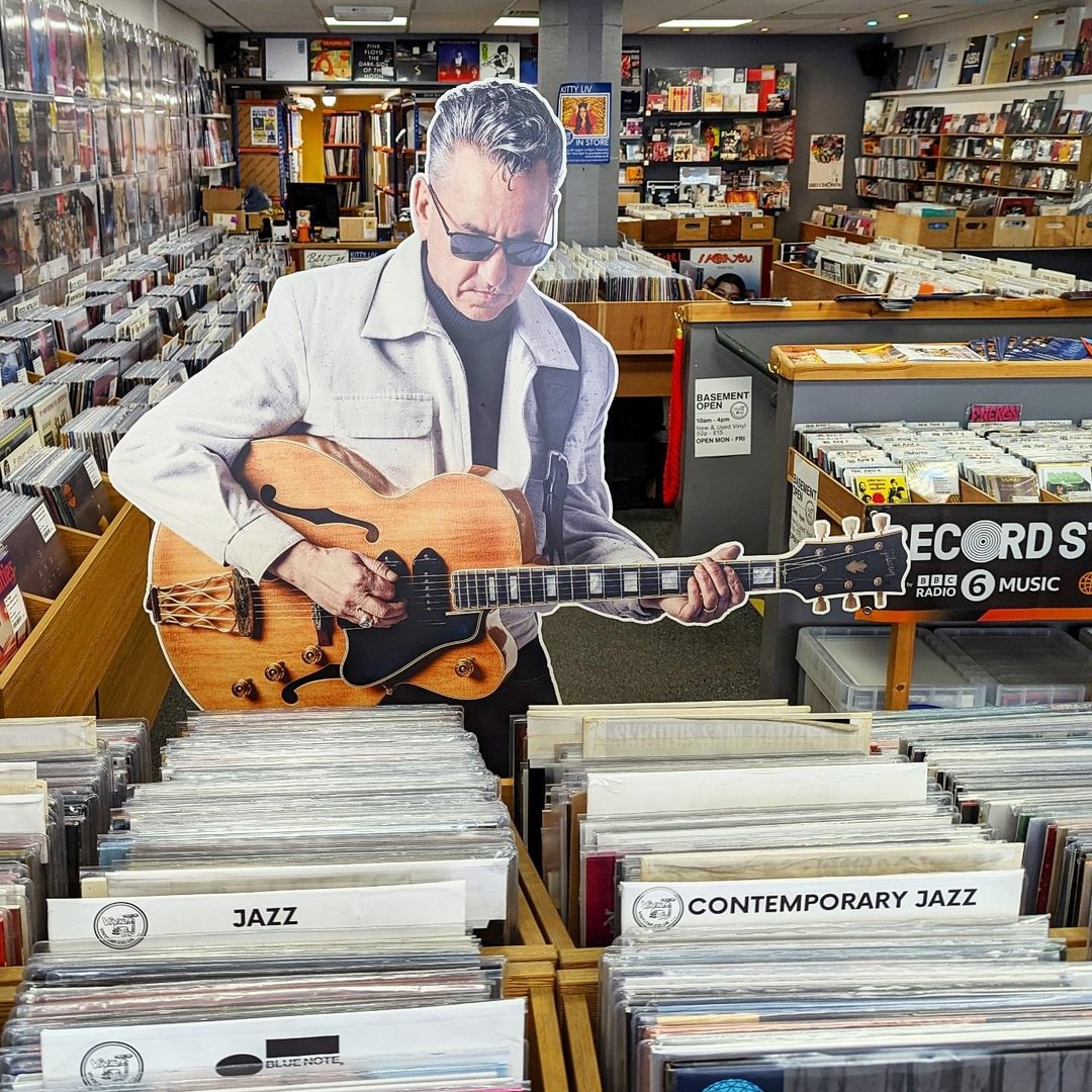 Vinyl Tap Records (@vinyltaprecords) on Twitter photo 🚨 COMPETITION TIME 🚨
It's time to let someone else browse the Rock n Roll sections, so it's GIVEAWAY TIME!
To be in with a chance of taking <a href="/RichardHawley/">richardhawley</a> home with you 👇
Like, Repost AND Follow
Order the album via bit.ly/RichardHawleyVT for another entry 🚨 COMPETITION TIME 🚨
It's time to let someone else browse the Rock n Roll sections, so it's GIVEAWAY TIME!
To be in with a chance of taking <a href="/RichardHawley/">richardhawley</a> home with you 👇
Like, Repost AND Follow
Order the album via bit.ly/RichardHawleyVT for another entry