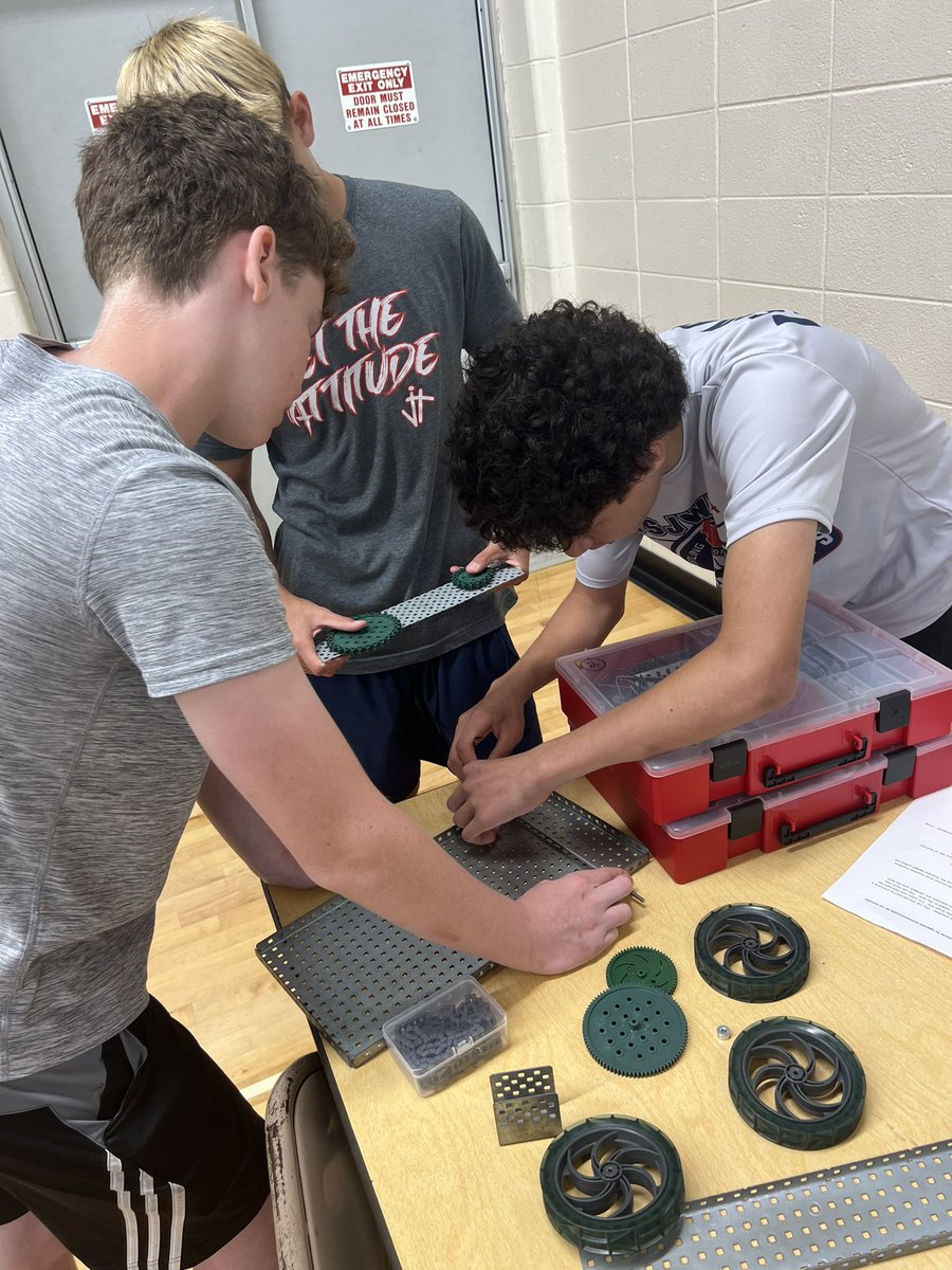 MrsErinLeahy's tweet image. The TOIS 8th grade Robotics students participated in a Robotics Competition at Colts Neck Middle School. They were tasked with engineering a vehicle that would be able to haul a weighed object. Great job, Spartans! #spartanlegacy @camatotois @MrPONeill_TOIS