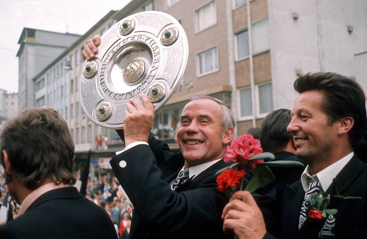 #OnThisDay 1️⃣9️⃣7️⃣1️⃣ verteidigte Borussia als erste Mannschaft in der Geschichte der Bundesliga erfolgreich ihren Meistertitel! 🐎

#dieFohlen