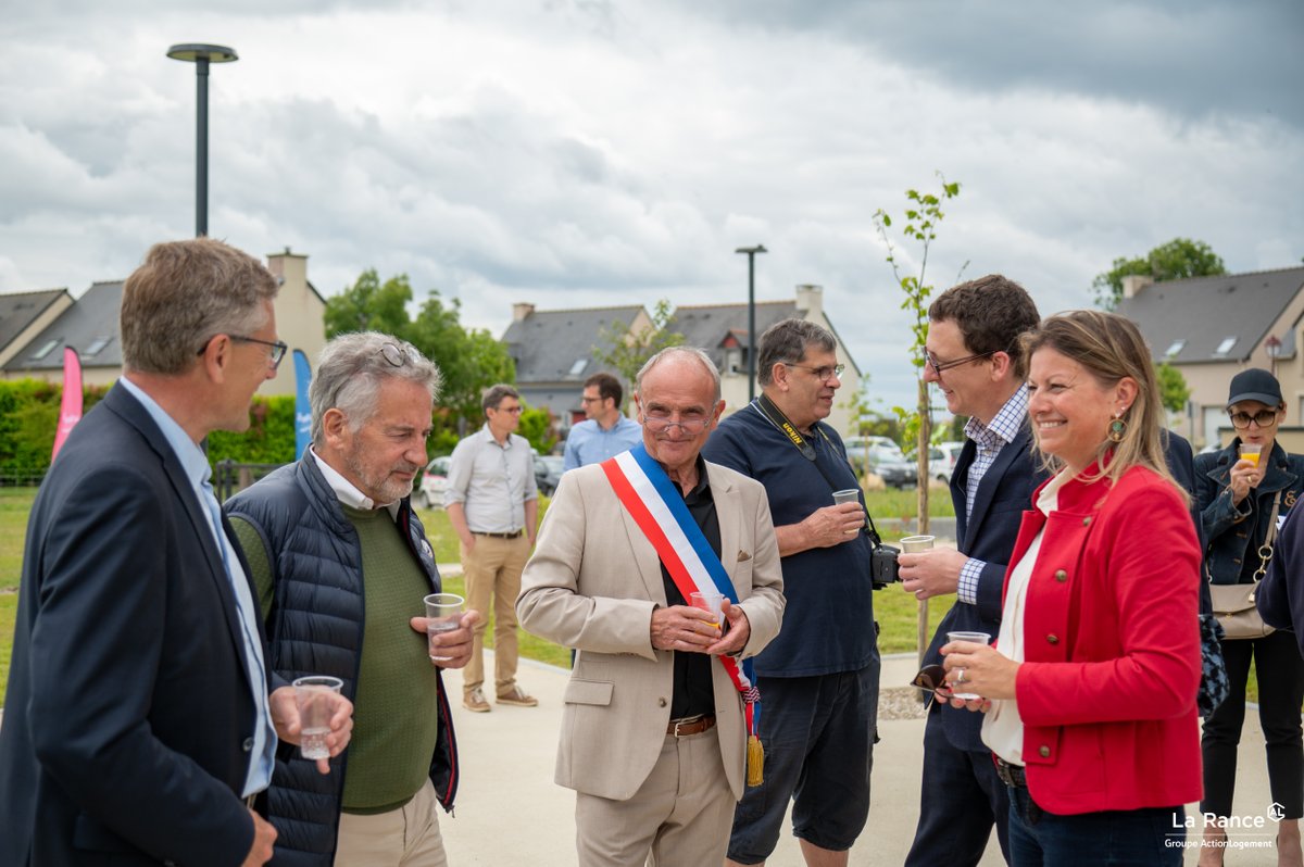 ✂️ Inauguration de la troisième partie de la résidence "Le Moulin de Laval" à Châteauneuf-d'Ille-et-Vilaine en présence de Jean-Pierre VAUZANGES, Président de La Rance, de Joël MASSERON, Maire de Châteauneuf-d'Ille-et-Vilaine.
