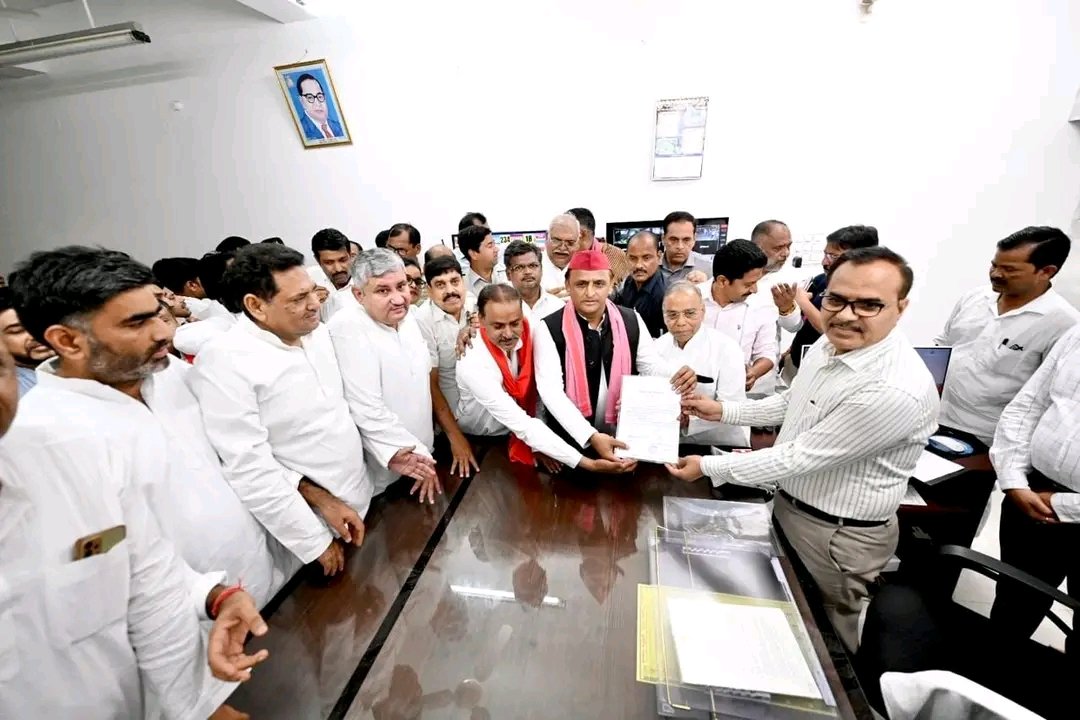 माननीय राष्ट्रीय अध्यक्ष श्री अखिलेश यादव जी ने कन्नौज लोकसभा से अपना निर्वाचन प्रमाण पत्र प्राप्त किया। @yadavakhilesh @samajwadiparty