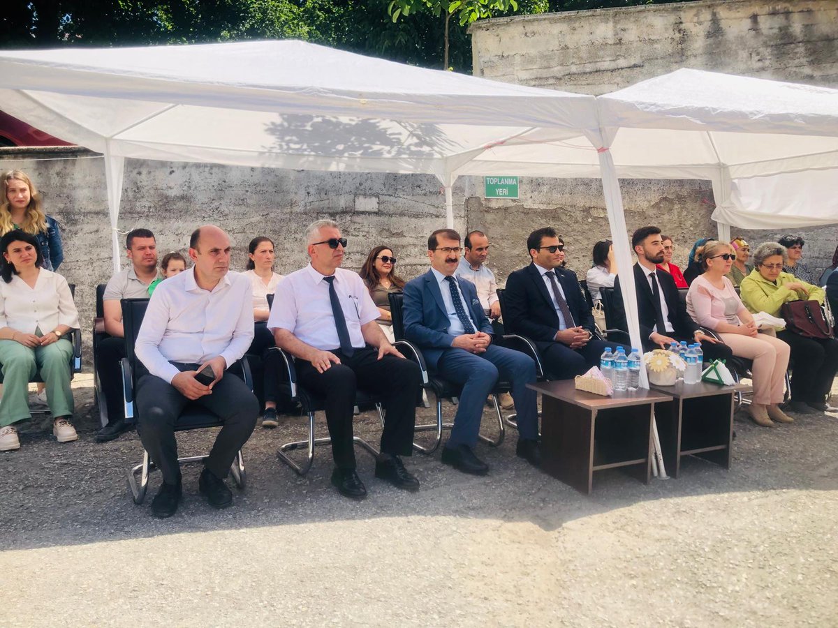 ArdanucG's tweet photo. Kaymakamımız Sayın İmran DEMİREL, İlçe protokolünün katılımları ile gerçekleştirilen Ardanuç Halk Eğitim Merkezi 2023-2024 Yıl Sonu Sergisinde usta öğreticiler ve kursiyerler tarafından düzenlenen halk oyunları ve el emeği ürünleri sergisine katıldı. https://t.co/6LW5Mt69Qo