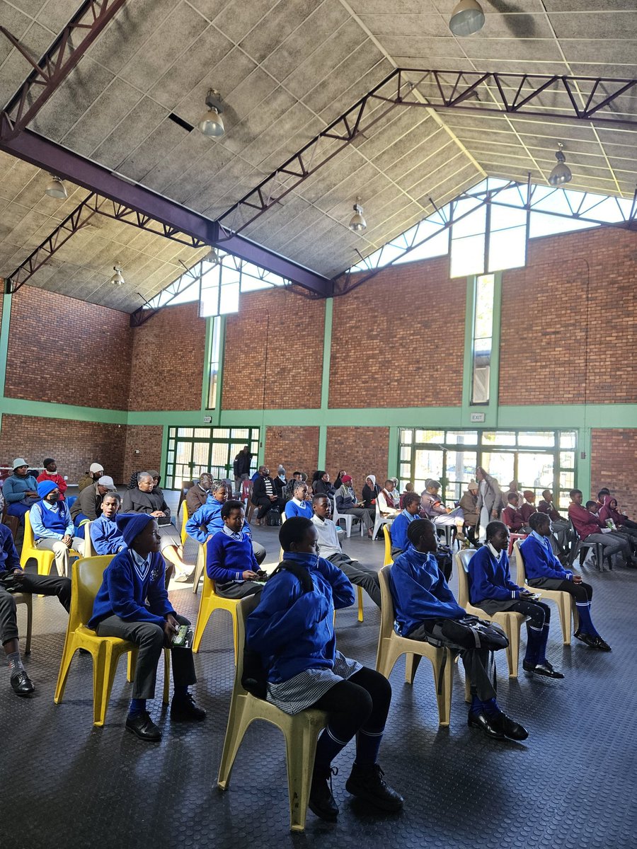 ChangeAgentSA's tweet photo. #WorldEnvironmentDay‌ 🌳 🍃 with  Enviro Green Projects &amp; @missearth_sa in Pimville, Soweto. @environmentza @CityofJoburgZA @BokashiBran @CleanerJoburg 

Educating our children and ensuring we protect this planet we call home.

💚🇿🇦🙌🏾 https://t.co/b9CYttYXu5