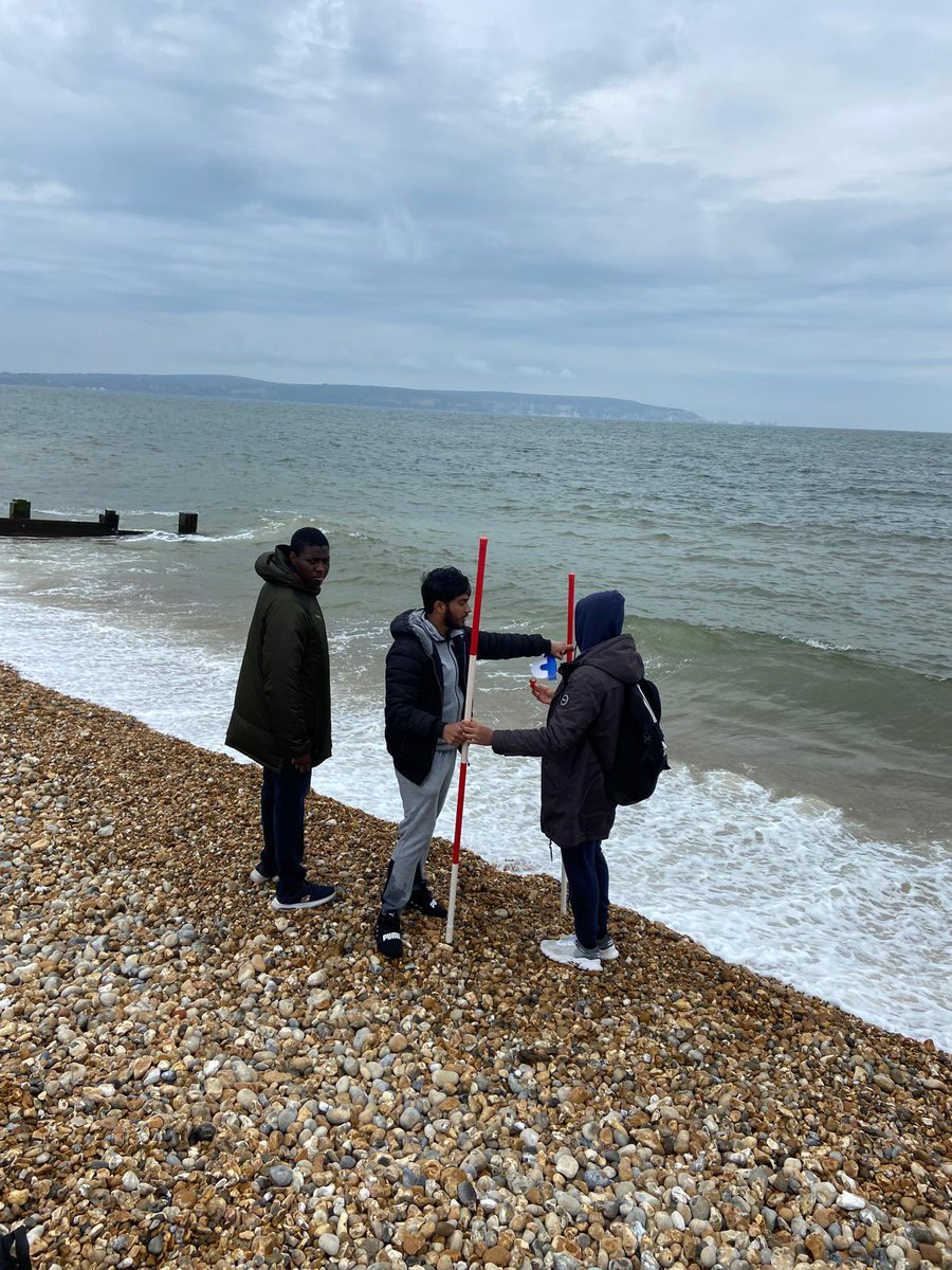 Wexham_School's tweet photo. Year 12 students completing their beach fieldwork! 🌊 Your hands-on learning experience is a great link to understanding our coastal capital culture. #Fieldwork #BeachStudy #CapitalCulture #GeographyInAction https://t.co/MlZakH9yy6
