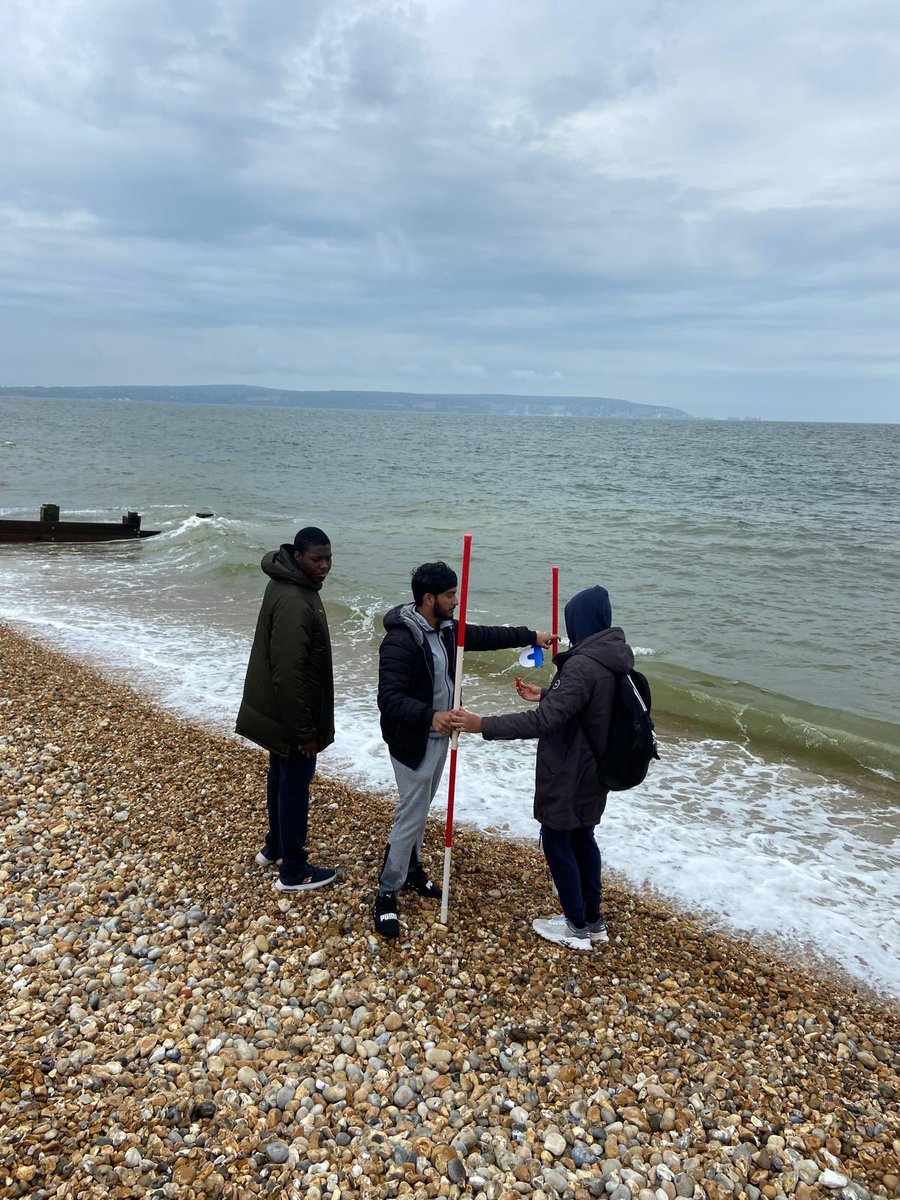 Wexham_School's tweet photo. Year 12 students completing their beach fieldwork! 🌊 Your hands-on learning experience is a great link to understanding our coastal capital culture. #Fieldwork #BeachStudy #CapitalCulture #GeographyInAction https://t.co/MlZakH9yy6