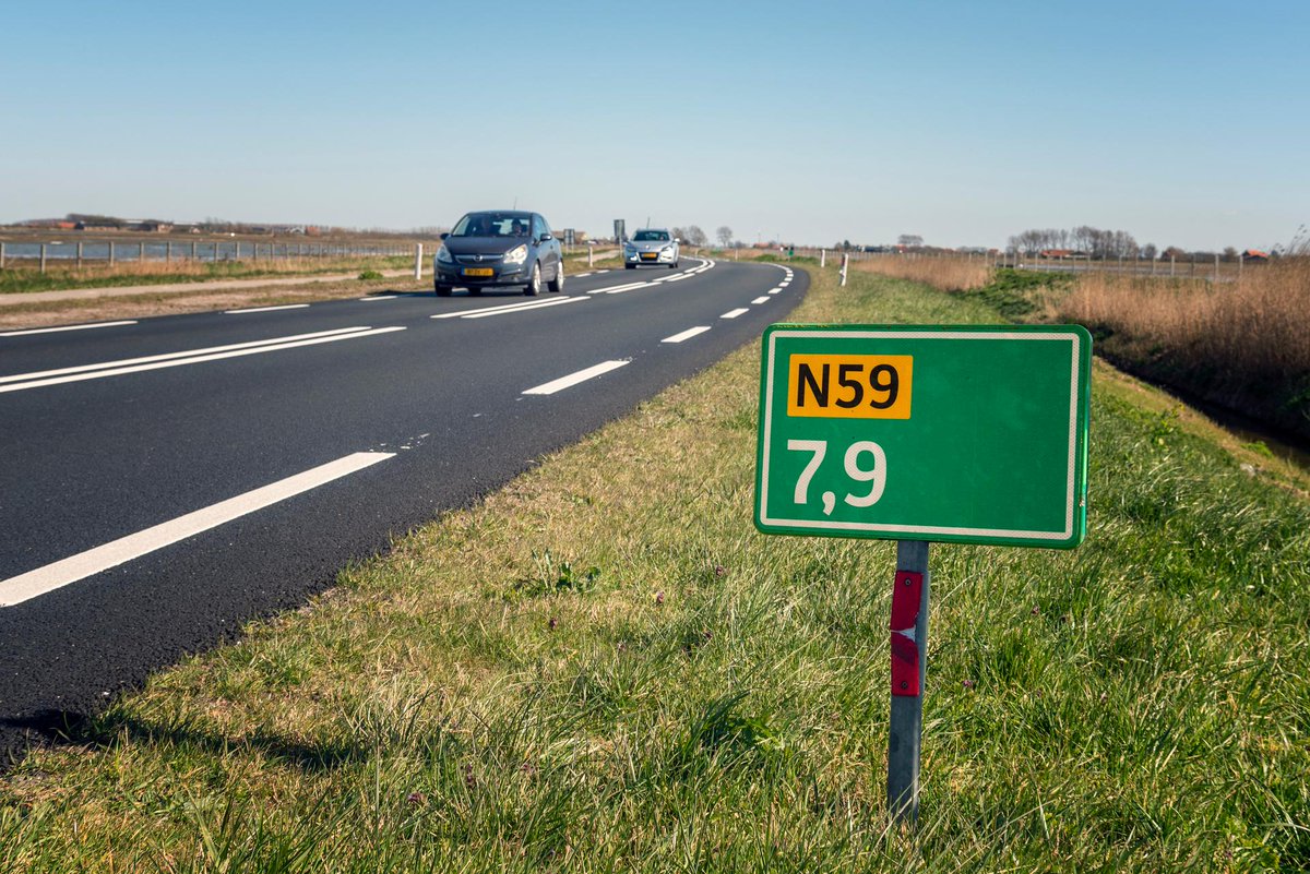 RWS_WNZ's tweet photo. De #N59 tussen Hellegatsplein en afslag Den Bommel is dicht in de weekenden van 7 tot 10 juni en van 14 tot 17 juni i.v.m. versteviging van de berm. Verkeer wordt omgeleid. Zie https://t.co/O6nwuUzdDE voor meer informatie. @zuid_holland @provzeeland @verkeerzh @gem_go @gemeentesd https://t.co/Sc1CHuaQjU