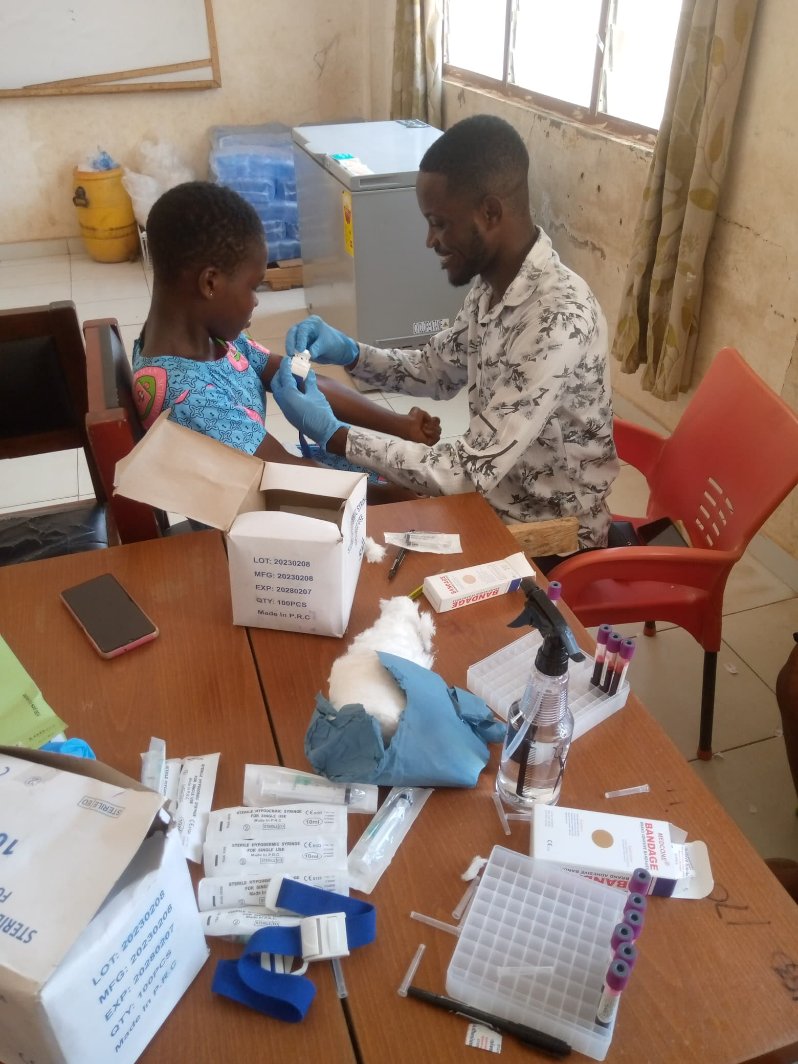 AmegahLab's tweet photo. First follow-up of participants under our RIPE project. RIPE is investigating respiratory health effects of air pollution exposure among school children in Accra and Aburi. #BreatheAccra @kofiamegah  @GhanaAQ https://t.co/kZi52taXYG