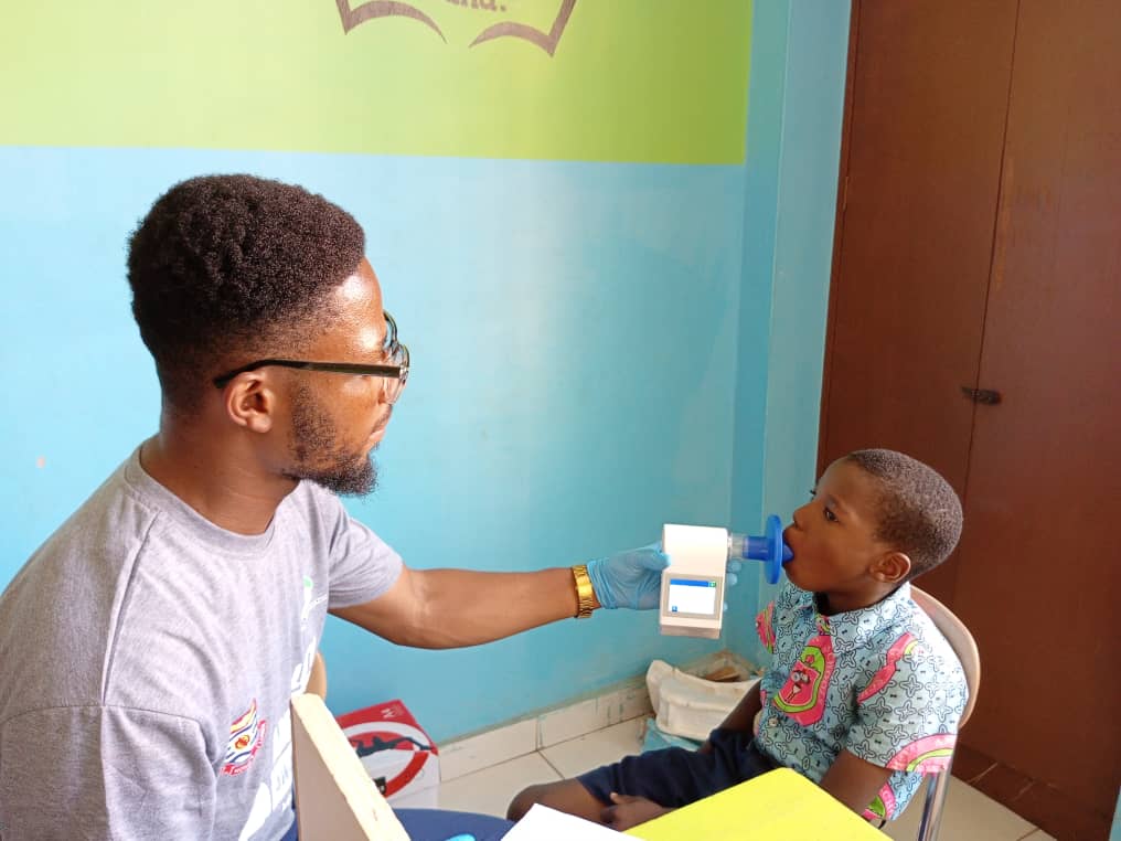 AmegahLab's tweet photo. First follow-up of participants under our RIPE project. RIPE is investigating respiratory health effects of air pollution exposure among school children in Accra and Aburi. #BreatheAccra @kofiamegah  @GhanaAQ https://t.co/kZi52taXYG