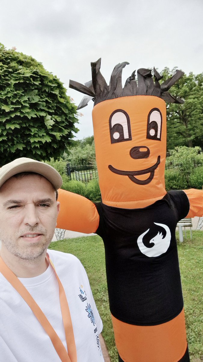 jacekwoz's tweet photo. #CodeConnect day 2 - #UI5con. Met this guy in front of the building. He said he is not going inside, as he already knows everything about UI5 2.0, UI5 linter, UI5 Web Components and other interesting stuff. https://t.co/VRYj8H5CPd