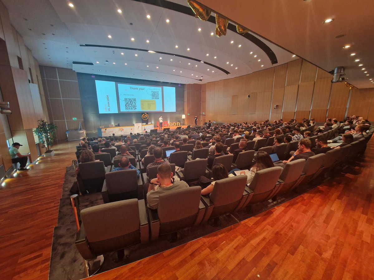 jacekwoz's tweet photo. #CodeConnect day 2 - #UI5con. Met this guy in front of the building. He said he is not going inside, as he already knows everything about UI5 2.0, UI5 linter, UI5 Web Components and other interesting stuff. https://t.co/VRYj8H5CPd