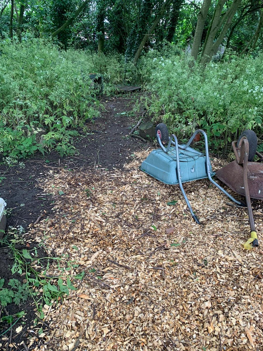 LDV_NNR's tweet photo. Last week as part of #NNRWeek & wider local community parish based nature recovery projects, the team visited Bubwith Community Primary School to help improve their nature area & outdoor learning spaces, with deliveries of woodchip & top soil. More work to do but a great start! https://t.co/YRBBfkgd4t