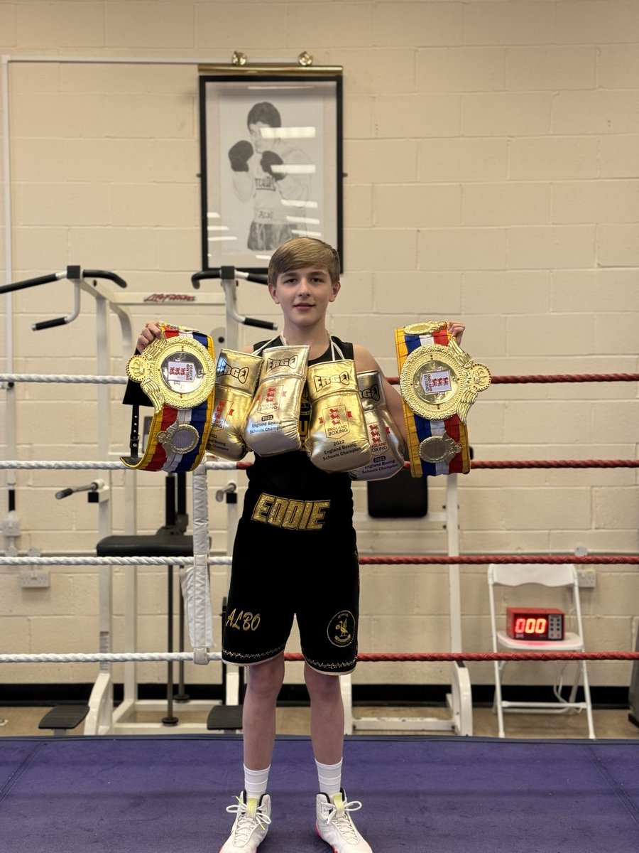 Can’t believe my boys Jamie &amp; Jake are leaving school this week 🫣, 

A massive thank you to our twins head teacher mr peachey at <a href="/SEACAcademy/">Saint Edmund Arrowsmith Catholic Academy</a> for all your support you have showing for my boys you’ve been amazing you’ve played a massive role with achievements 👏🏻, 

👑🏴󠁧󠁢󠁥󠁮󠁧󠁿🇬🇧❤️