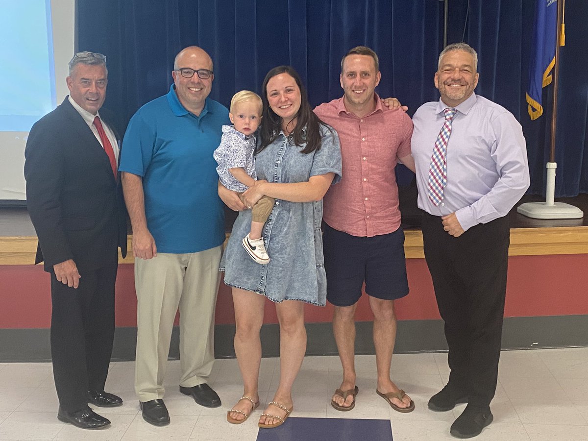 <a href="/Bradley_School/">Bradley School</a> Teacher of the Year 4th grade teacher Ms Brianne Potter docs.google.com/presentation/d…