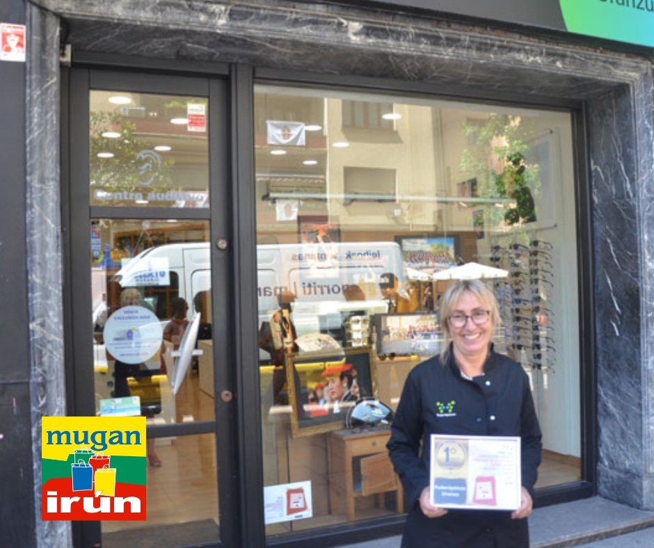 muganirun's tweet photo. ¿Recuerdas que...? En el año 2017 FEDEROPTICOS URANZU, nos impresionó con su escaparate 100% sanmarcialero ganando así el 1º Premio del Concurso de Escaparates de Irun 🔴⚪️⚫️
Participa este año, escribiéndonos a info@mugan-irun.com
#irun #ConcursoDeEscaparates #sanmarcial https://t.co/mGWB30VeHR