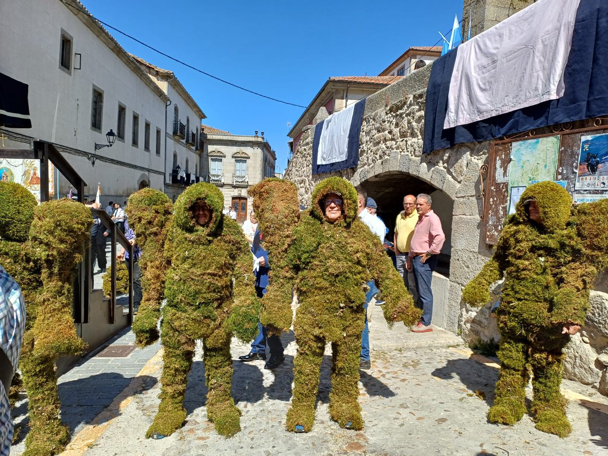 TurismoBejar's tweet photo. ✨ Desde el Dpto. de Turismo nos gustaría agradecer a todas las personas que fueron partícipes del Corpus Christi, con la colaboración de la ciudadanía para mantener la Fiesta de Interés Turístico Internacional

👏 ¡Gracias a todos! https://t.co/u3Japhutu9