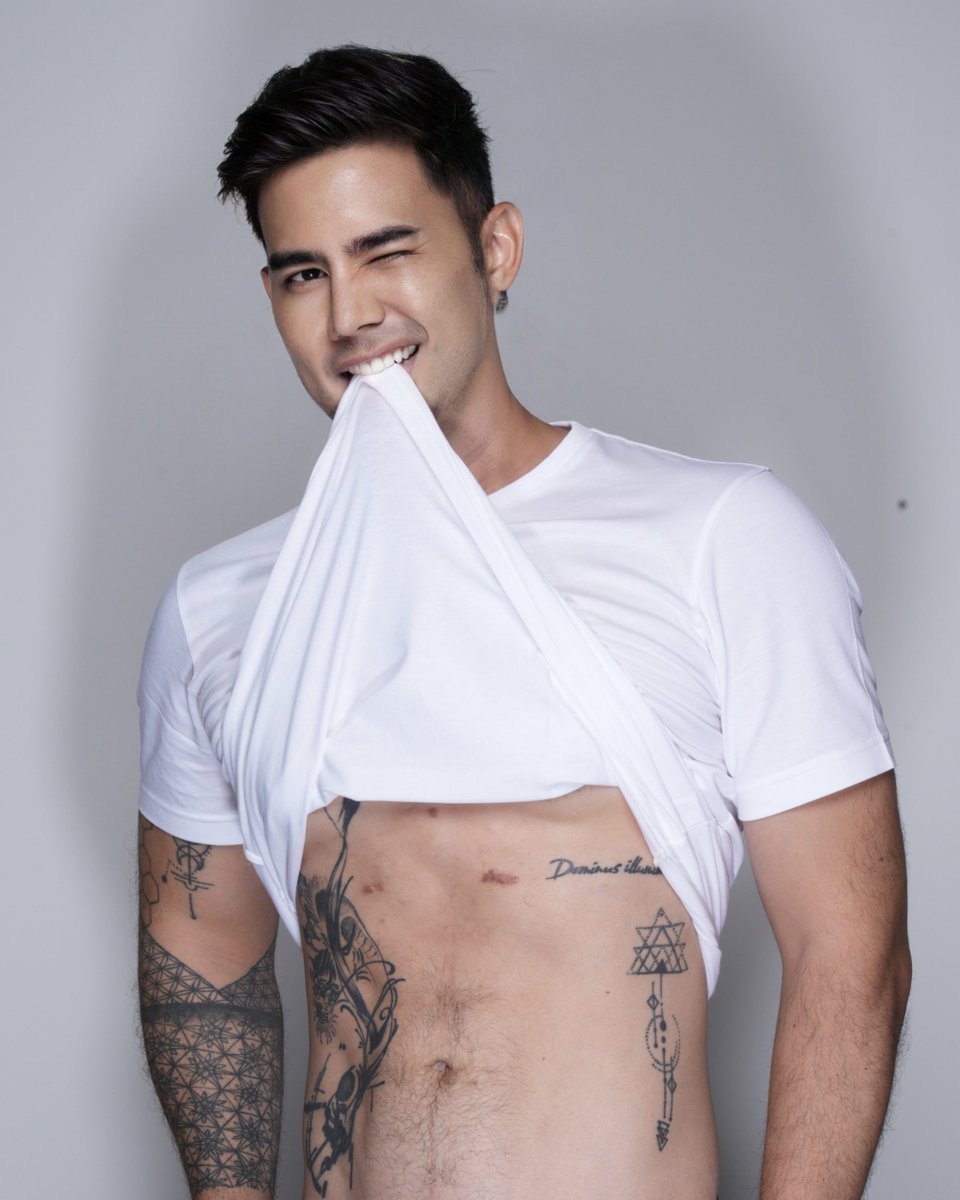 แบ๊วๆ กัดเสื้ออ