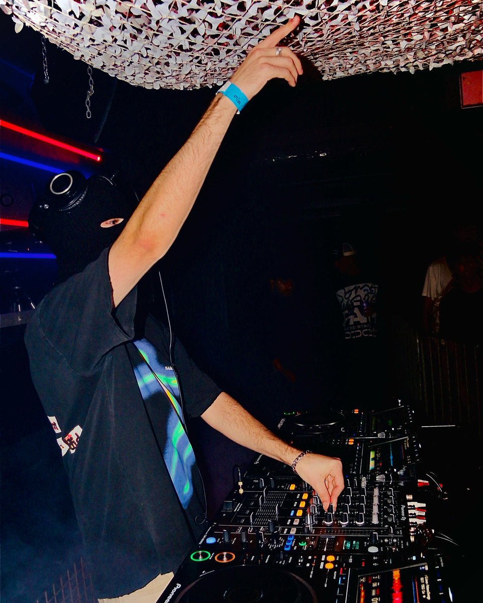 sold out release party for my debut EP on <a href="/SATURATERECORDS/">SATURATE!</a> lfggg