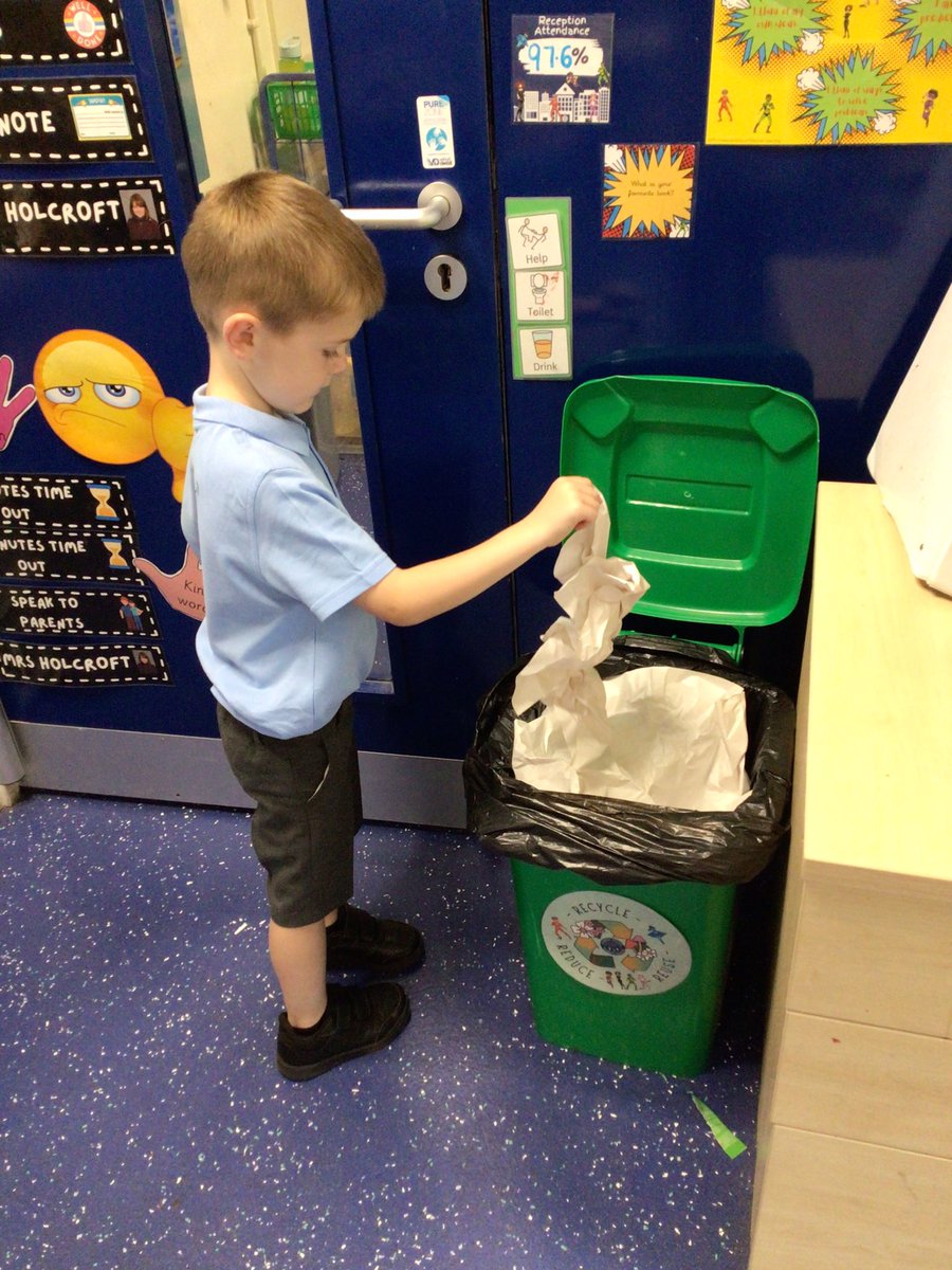 ReceptionGV's tweet photo. This week we are reading ‘Someone Swallowed Stanley’. A story about a plastic bag that ends up in the ocean. 
We have been learning about pollution and how important it is to keep our world clean and tidy to protect our environment.🌊🐠🦀♻️ #POWERScurriculum #STANinaction https://t.co/e2Jqy0fYwC