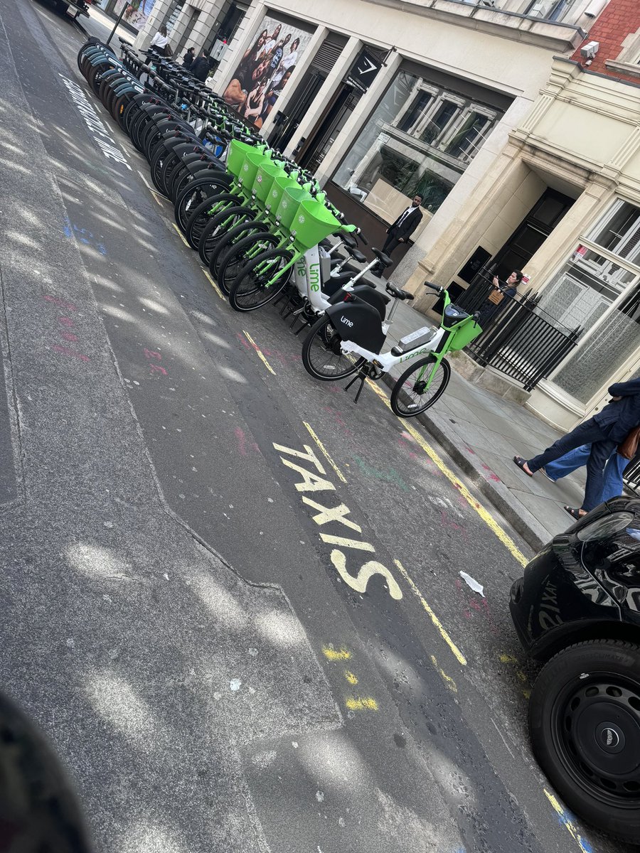 CabbyTez's tweet photo. @londontaxi_pr New Burlington st rank today https://t.co/YbktSbnGnY