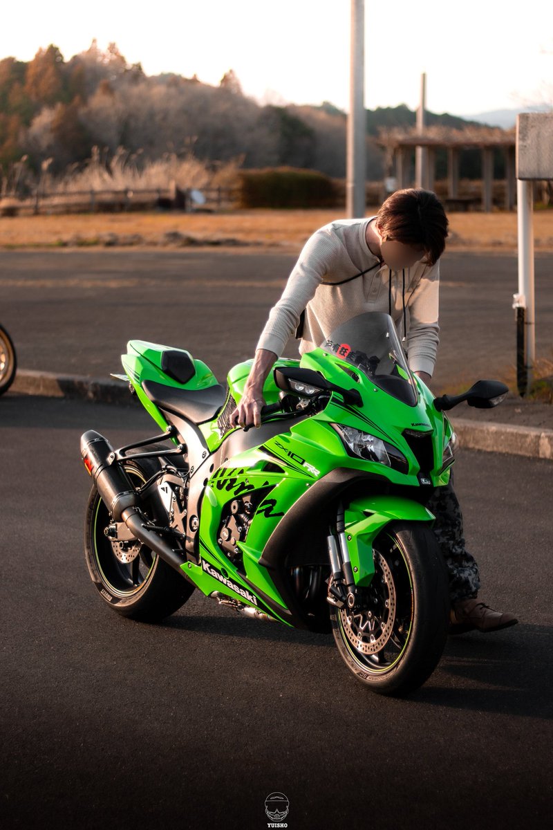 10rr34's tweet photo. めちゃくちゃ今更やけどNinja250R増車したから更新！

性別:♂
住み:兵庫県
年齢:89歳
身長:185
車種:ZX-10RR、Ninja250R
一言:うおらぁぁあああ！
#バイク乗りとして軽く自己紹介 https://t.co/UTCVDStrIQ