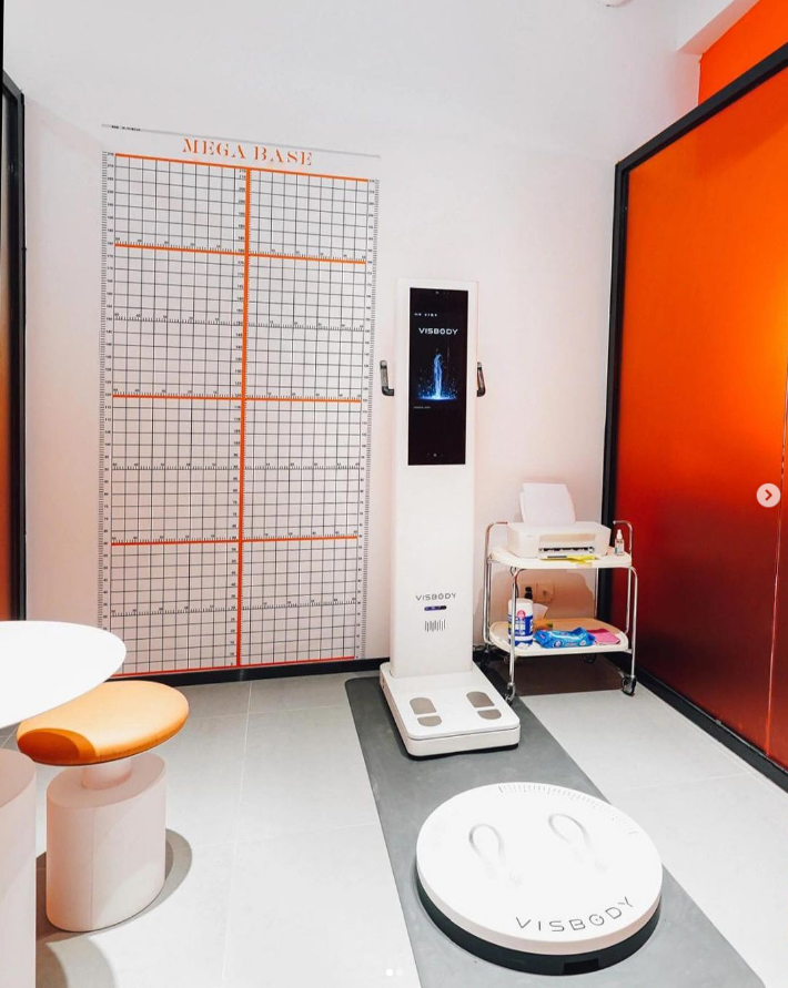 VisbodyOfficial's tweet photo. ✔️ Comprehensive
✔️Accurate
✔️Convenient
✔️and…Stylish!
What more could you want in a body scanner?
Your clients/members will ooh & ahhh when they see the machine.
Want one for your business? Send us a DM 📩
#visbody #bodyscanner #yoga #gym #fitness https://t.co/Rd4qWlfXft