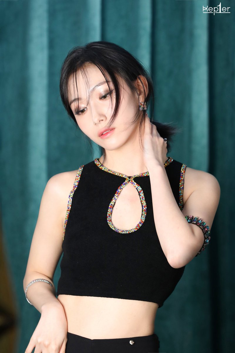 [🦊📸] 240605 —
Kep1er 1st Album ＜𝐊𝐞𝐩𝟏𝐠𝐨𝐢𝐧𝐠 𝐎𝐧＞ Jacket Behind Photo

#영은 #서영은 #YOUNGEUN #KEP1ER
#케플러 #SEOYOUNGEUN #徐永恩 #ソヨンウン <a href="/official_kep1er/">Kep1er</a>