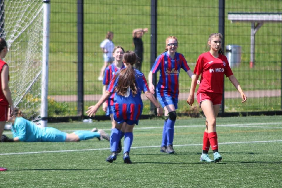 🏆 Scottish Challenge Cup ⚽️ Dundee West 16s Royals vs Aberdeen Reds 📅 Saturday 1st June This week’s spotlight turns to the Scottish Youth Challenge Cup runs of our U14s Reds and U16s Royals who both played their last-16 ties on Saturday. [A THREAD] #SimplyTheWest 🔴🔵