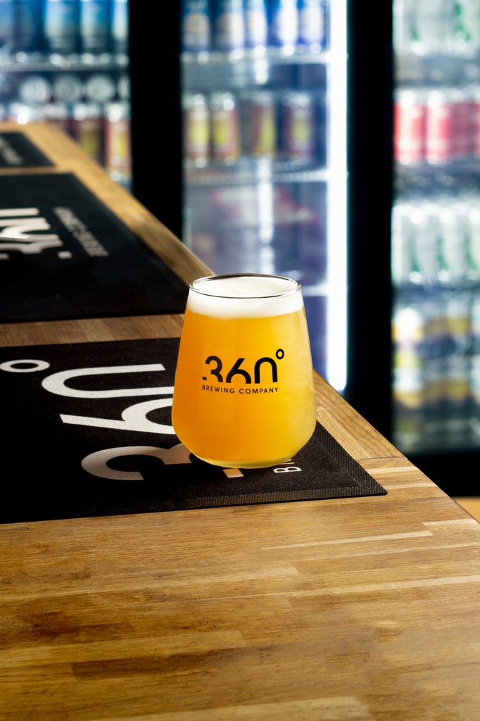 360brewco's tweet photo. Our taproom is open serving our freshest keg and cask beer 12-9 every Friday &amp; Saturday and 12-5 every Sunday.

BUT. 

If you fancy a few mid-week beers or want to get ahead of your weekend stock-up run our can fridge is open 9-5 Monday to Friday too. 

Cheers! #drinklocal https://t.co/4Ecuz76pj5