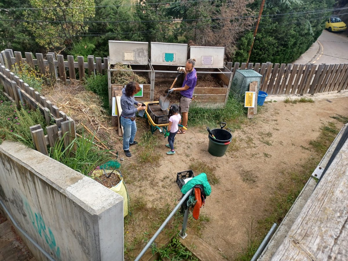boscturull's tweet photo. Gràcies a totes les persones que ens van regalar el seu temps i van col·laborar dissabte en la conservació de la #biodiversitat del Bosc Turull! Hem fet una gran feina! 🌳🌱🙌
@jsolemercade
#natura
#ecologiaurbana
#districtedegràcia
#bcnsostenible
#compostatgecomunitari https://t.co/HNV7AAclV8
