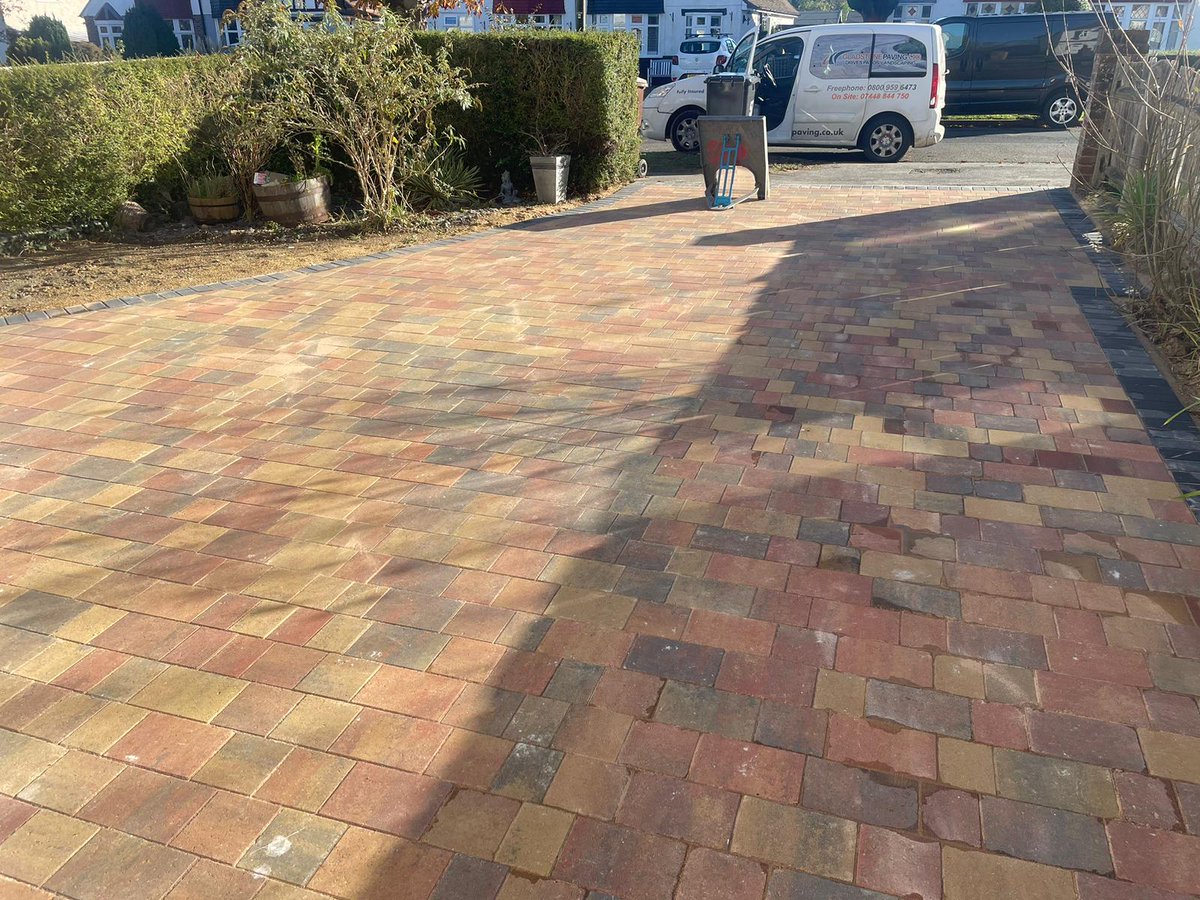 paving_sussex's tweet photo. ๐ฅ These before & after images show the impact a โ
new blocked paved driveway can have on the curb appeal of your home.โ๏ธ01323 887 678
#gladstonepaving #beforeandafter #blockpaving #driveways #patios #patio #landscape #landscaping #resin #paving #home #property #eastsussex https://t.co/a1gKRyITm1