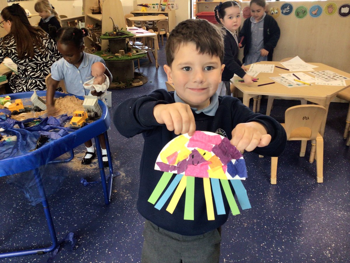 ReceptionGV's tweet photo. We have been busy in the creative area this morning making our own sea creatures. 🐢🪼 #POWERScurriculum #ELIinaction https://t.co/pj6kLAdkKe