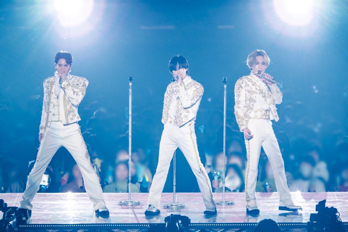 shinetter's tweet photo. 6/19発売「SHINee WORLD VI [PERFECT ILLUMINATION] JAPAN FINAL LIVE in TOKYO DOME​」💎

発売まで残り2週間！🗓️💕

🛒​https://t.co/HSuYa1RplL

#SHINee #SHINee_WORLD_VI​
#SHINee_WORLD_VI_JAPAN_FINAL https://t.co/ddPlx2vwxV