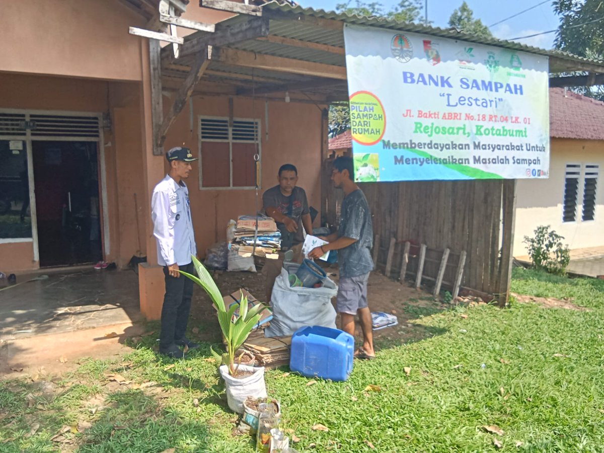 Nabung dulu di Bank sampah lestari #Rejosari #Kotabumi #LampungUtara #Lampung