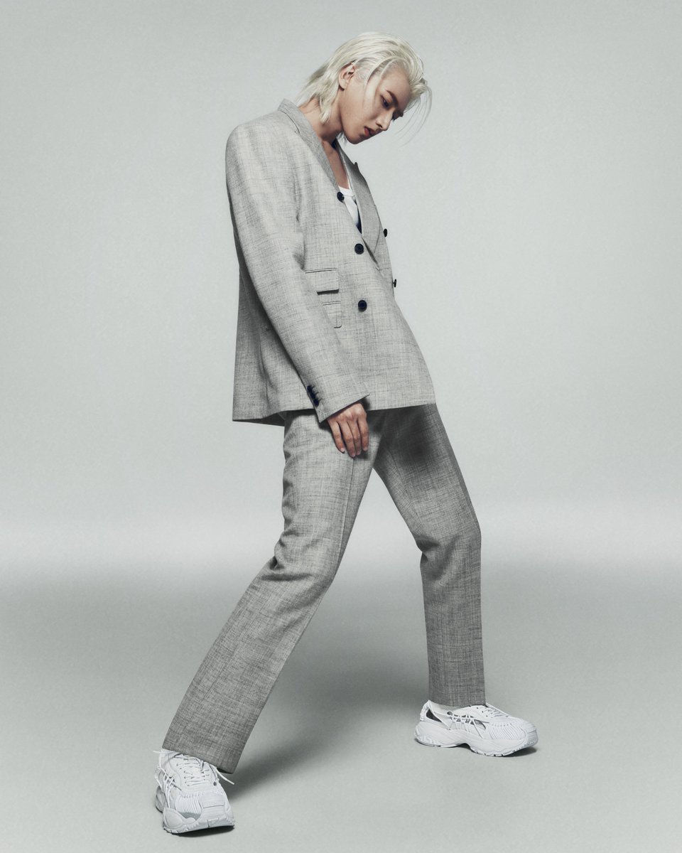 KUN for #VersaceMercury​

The Global Brand Ambassador wears Versace Mercury sneakers​

Listen to an exclusive preview of KUN’s new track, ‘Afterglow’, only at e-versace.com/Kun-x-Versace​

Versace Mercury is now available in limited numbers at select boutiques and